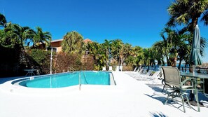 Pool - Bayview Condo C - Anna Maria Island - Condo 2 Bedroom/ 2 Bath bay view, maximum occupancy of 4 people.      Distance to the Beach: 1 block (Bradenton Beach)