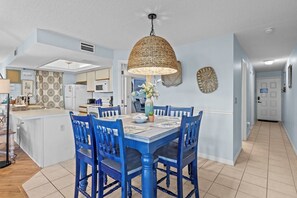 Dining - Bayview Condo C - Anna Maria Island - Condo 2 Bedroom/ 2 Bath bay view, maximum occupancy of 4 people. Distance to the Beach: 1 block (Bradenton Beach)
