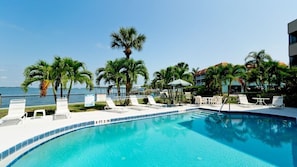 Pool - Bayview Condo C - Anna Maria Island - Condo 2 Bedroom/ 2 Bath bay view, maximum occupancy of 4 people. Distance to the Beach: 1 block (Bradenton Beach)