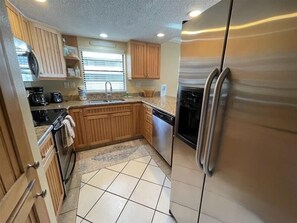 Refrigerador, microondas, horno y lavavajillas 