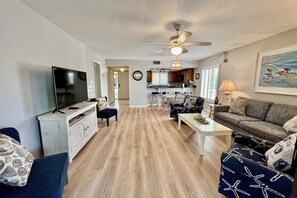 TV, tavolo da ping pong