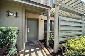 Exterior detail - Silver-rated beach hideaway situated by a peaceful lagoon. (Saint Augustine)