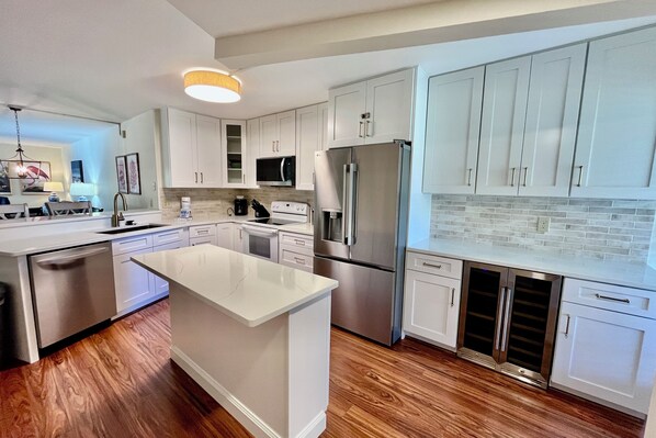 Køleskab, mikrobølgeovn, ovn