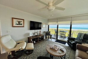 Flat-screen TV, table tennis