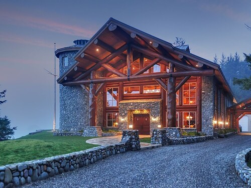 LX28 Oceanfront Estate on 30 Acres: Great for Weddings!