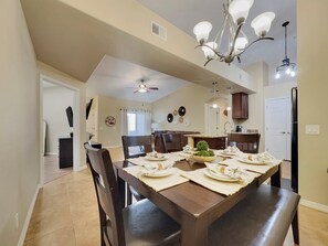 Dining - Executive Style Condo Mountain Views & Heated Pools (Mesa)