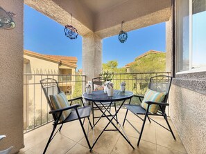 Outdoor dining - Executive Style Condo Mountain Views & Heated Pools (Mesa)