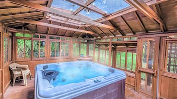Indoor spa tub