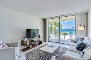 Televisión, reproductor de DVD, futbolito y tenis de mesa 