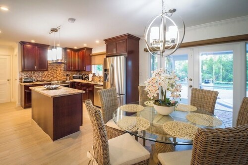 P43 - Spacious 3 bedroom 3 bath home with Pool in the Sombrero Beach Area