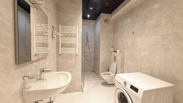 Superior Apartment, Balcony | Bathroom | Hydromassage showerhead, free toiletries, hair dryer, slippers