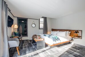 Deluxe kamer, 1 kingsize bed, balkon, uitzicht op bergen | Luxe beddengoed, bedden met traagschuimmatrassen, een laptopwerkplek