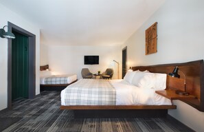 Kamar, 2 Tempat Tidur Queen | Seprai premium, busa memori, dan ruang kerja ramah laptop