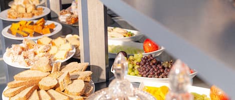 Buffet déjeuner gratuit tous les jours