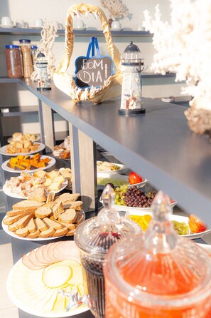 Esmorzar diari d'estil bufet gratuït 