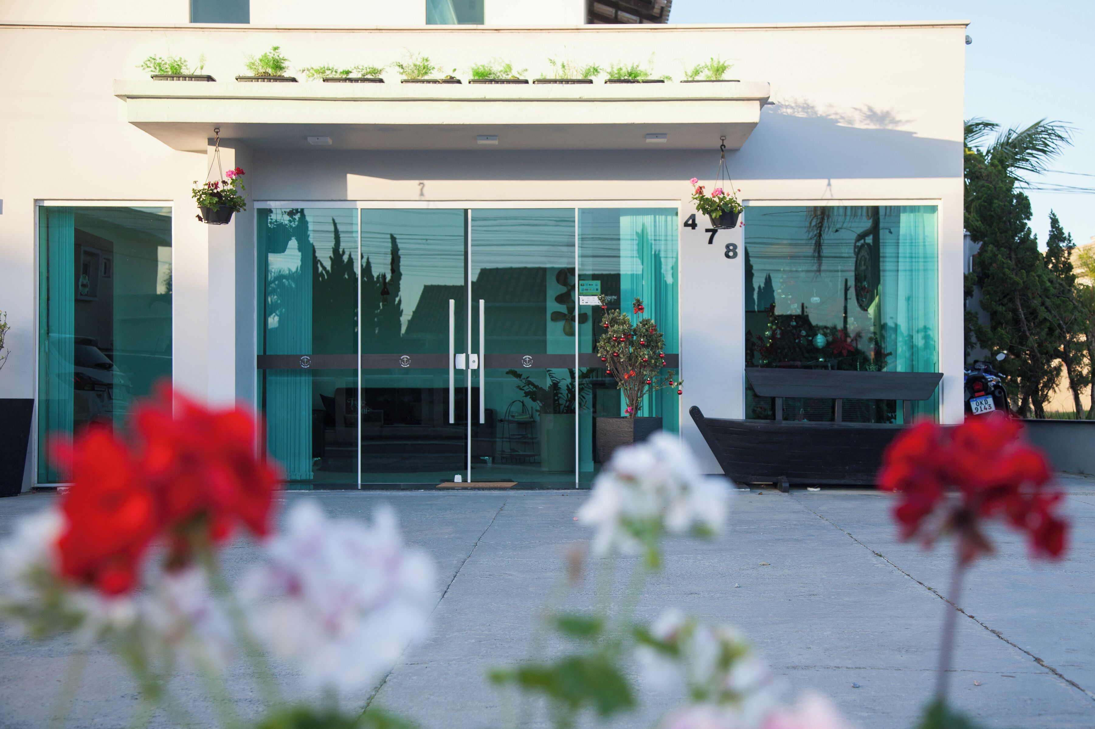 Vista frontal de la propiedad