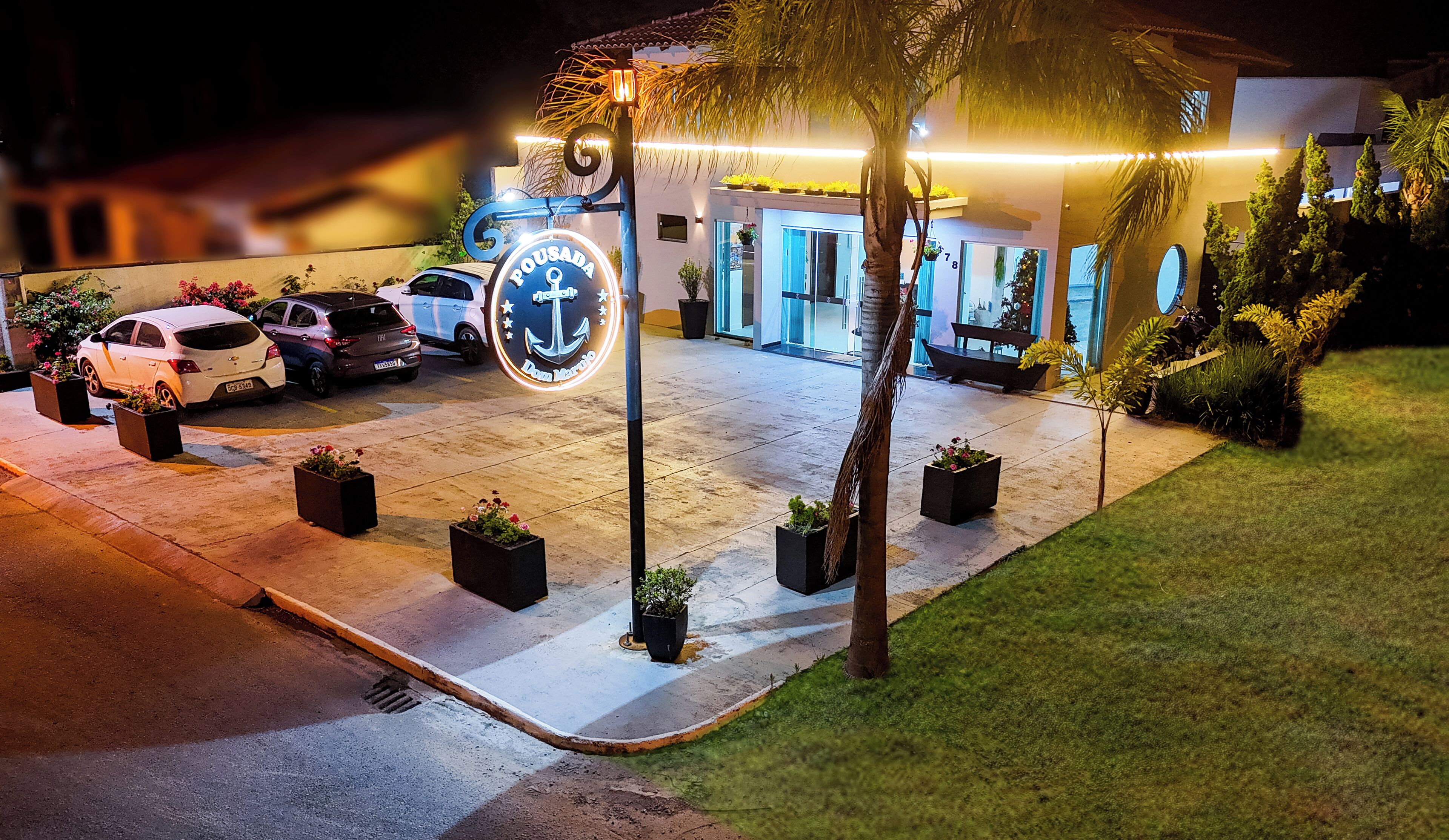 Vista frontal de la propiedad