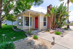 Exterior - Updated 4 Bedroom (Includes Den!) / 2 Bath Home, Large Backyard with Firepit (Arroyo Grande)