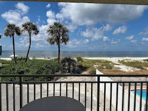 Property grounds - Club Bamboo South unit 125, Anna Maria Island - Gulf Front Studio, ocean view, maximum occupancy of 4 people. (Bradenton Beach)