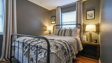 2 bedrooms, iron/ironing board, free WiFi, bed sheets