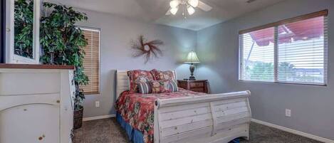 3 bedrooms, WiFi (free), bed sheets