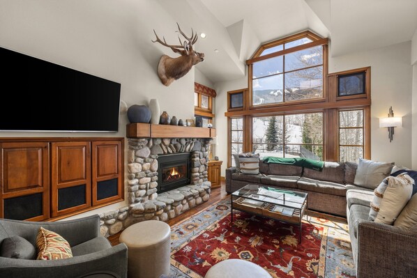 Flat-screen TV, fireplace, DVD player, stereo - 3BR/3.5BA Townhome Steps to Beaver Creek Village & Lifts (Beaver Creek)