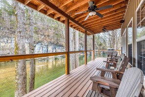 Terrace/patio - River Frontage♥Outdoor Fireplaces♥Hot Tub♥3 King Masters♥Secluded♥Easy Access (Walland)
