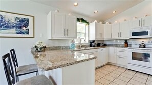 Refrigerador, microondas, horno y lavavajillas 