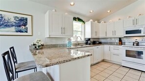 冷蔵庫、電子レンジ、オーブン、食器洗い機