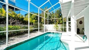 Unclassified image, 2 of 48, button