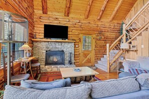 Flat-screen TV, fireplace, DVD player - 2 bdrm/2 bath, SPECTACULAR VIEW YEAR ROUND, hot tub & more (Townsend)