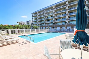 Utomhuspool och uppvärmd pool