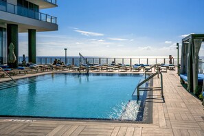 Lämmitetty uima-allas