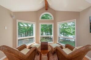 Smart TV, fireplace, DVD player, ping pong