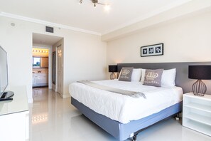 2 habitaciones, tabla de planchar con plancha y cuna de viaje 