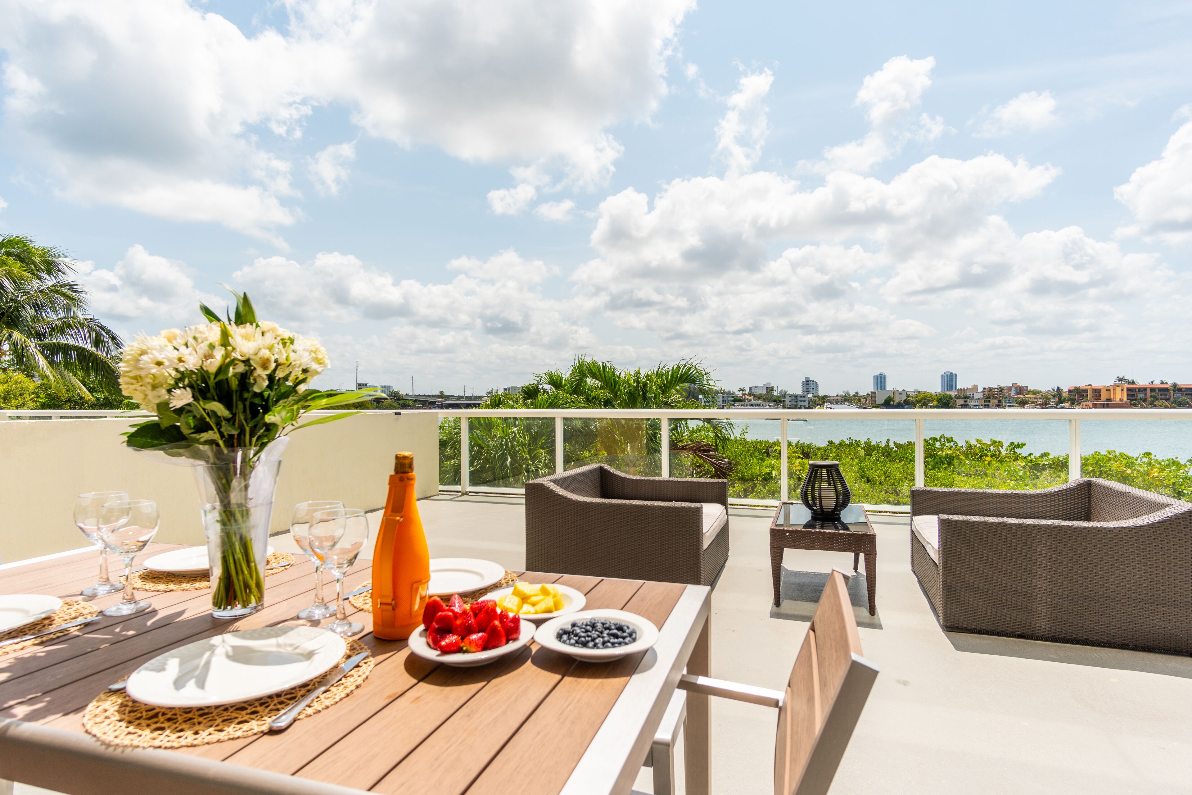 屋外ダイニングエリア