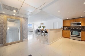 Interior - Spacious condo for the entire family 500 ft from the beach | WIFI + Parking (Sunny Isles Beach.)