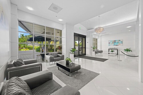 Spacious condo for the entire family 500 ft from the beach | WIFI + Parking