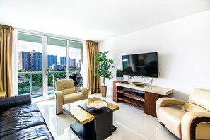 TV, table football, ping pong - Cozy condo w/ city views just 500ft from the beach | WIFI + Parking (Sunny Isles Beach.)