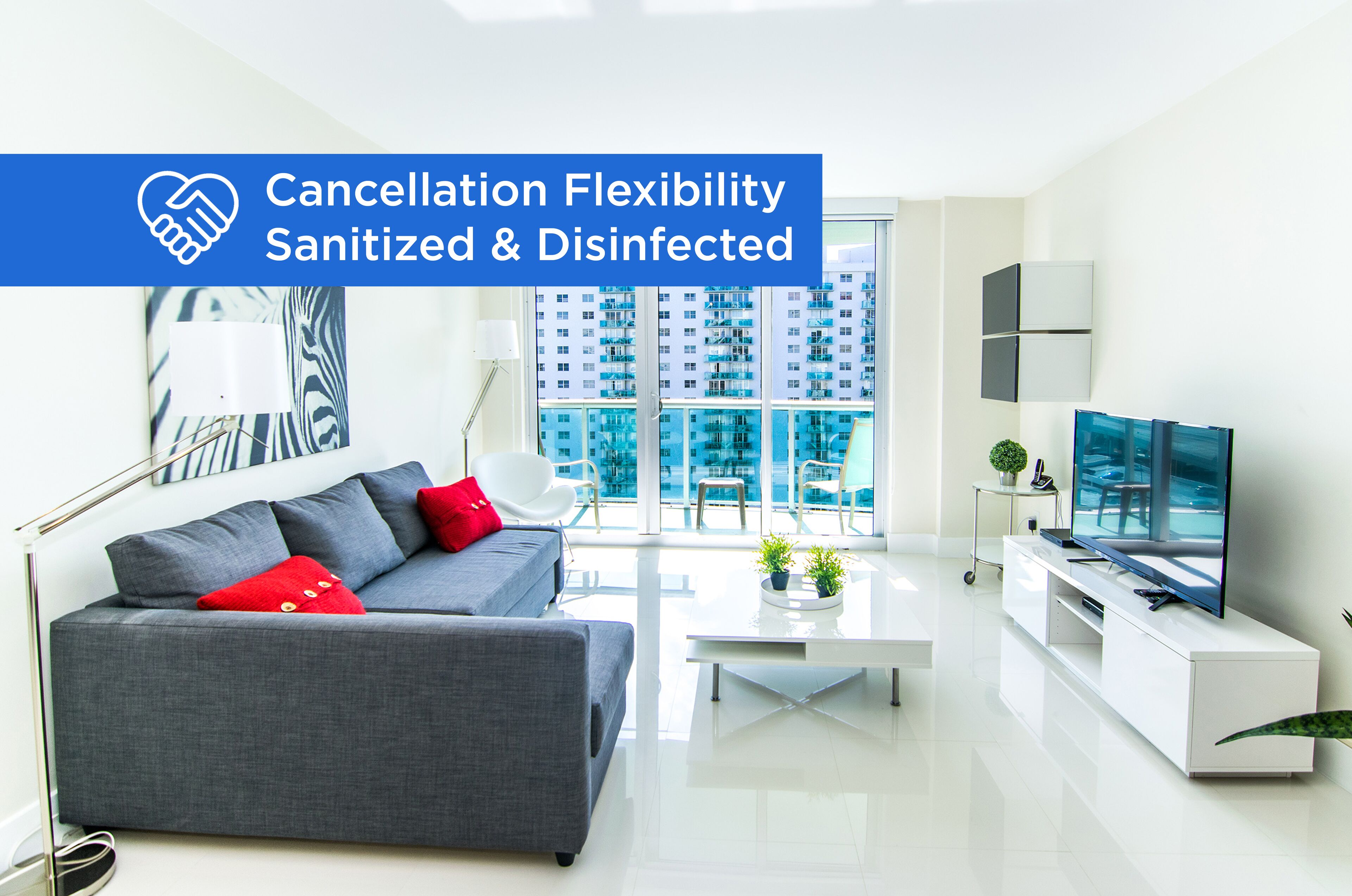 Newly renovated condo across from the beach. WiFi, parking, tennis and more!