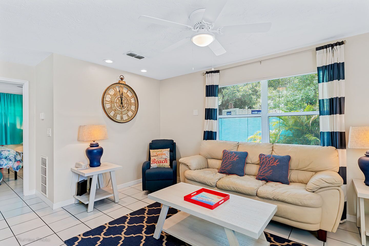 PET FRIENDLY 2 bedroom Villa - Four Winds North East -Downtown IRB