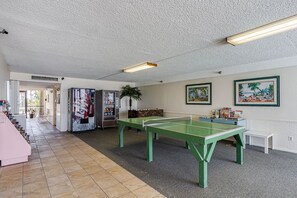 Game room - Direct Gulf front spectacular Views!!! ~ Free Perks Included!!! (Indian Shores)