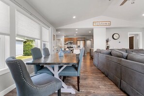 Dining - Lambeau Fieldhouse with Entertainment Garage (Green Bay)