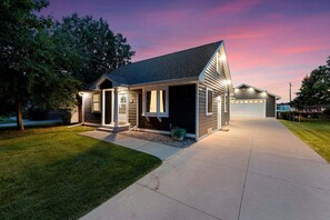 Exterior - Lambeau Fieldhouse with Entertainment Garage (Green Bay)