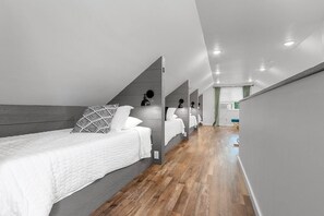 3 室のベッドルーム、アイロン / アイロン台、WiFi (無料)、ベッドシーツ