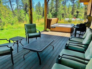 Terrace/patio - Big Family Cabin, 5BR + Hot Tub + Cozy Fireplaces (Donnelly)