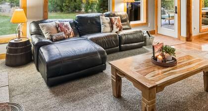 Kaunis 5 makuuhuoneen mökki w / poreallas. Lähellä Cascade Lake ja Tamarack Resort