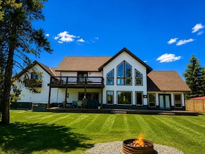 Exterior - Big Family Cabin, 5BR + Hot Tub + Cozy Fireplaces (Donnelly)