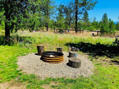 Big Family Cabin | 5BR + Hot Tub + Cozy Fireplace