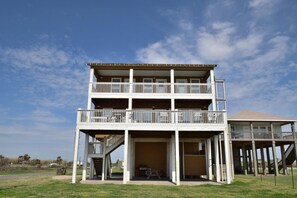 Exterior - Cocoa Beach: 4  BR, 3  BA House in Caplen, Sleeps 14 (Bolivar Peninsula)